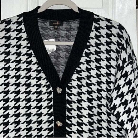 Ont Welfth Houndstooth Black & White Sweater
Cardigan(Size Small) - Picture 8 of 8
